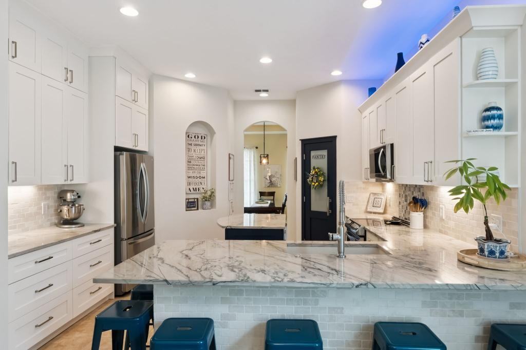 420 Park Lake Dr - Photo 4 of 9