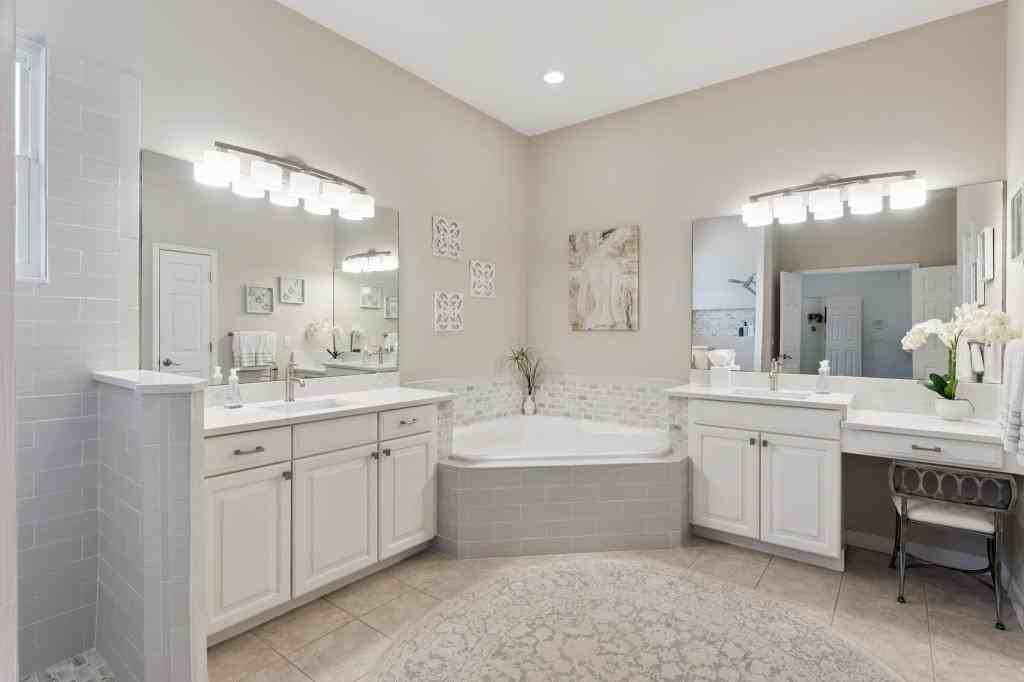 420 Park Lake Dr - Photo 7 of 9