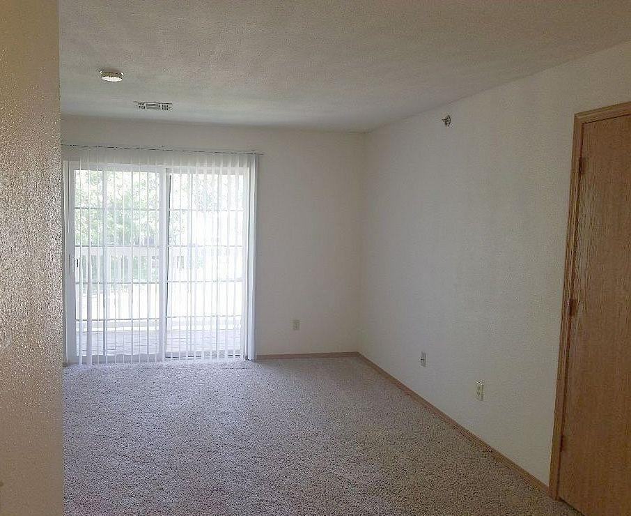 810 E 8th St Apt 207