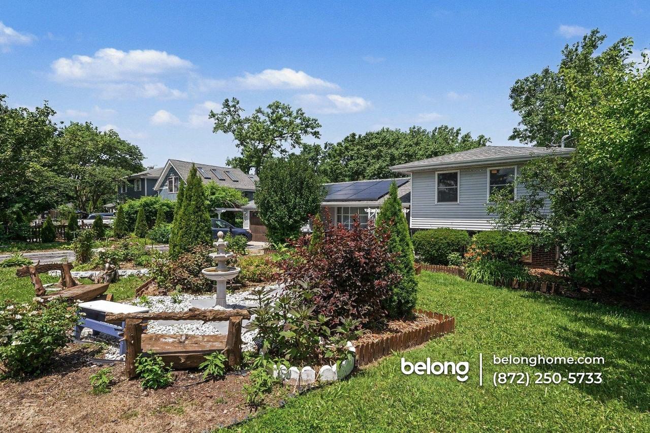 21W546 Bemis Rd - Photo 2 of 16