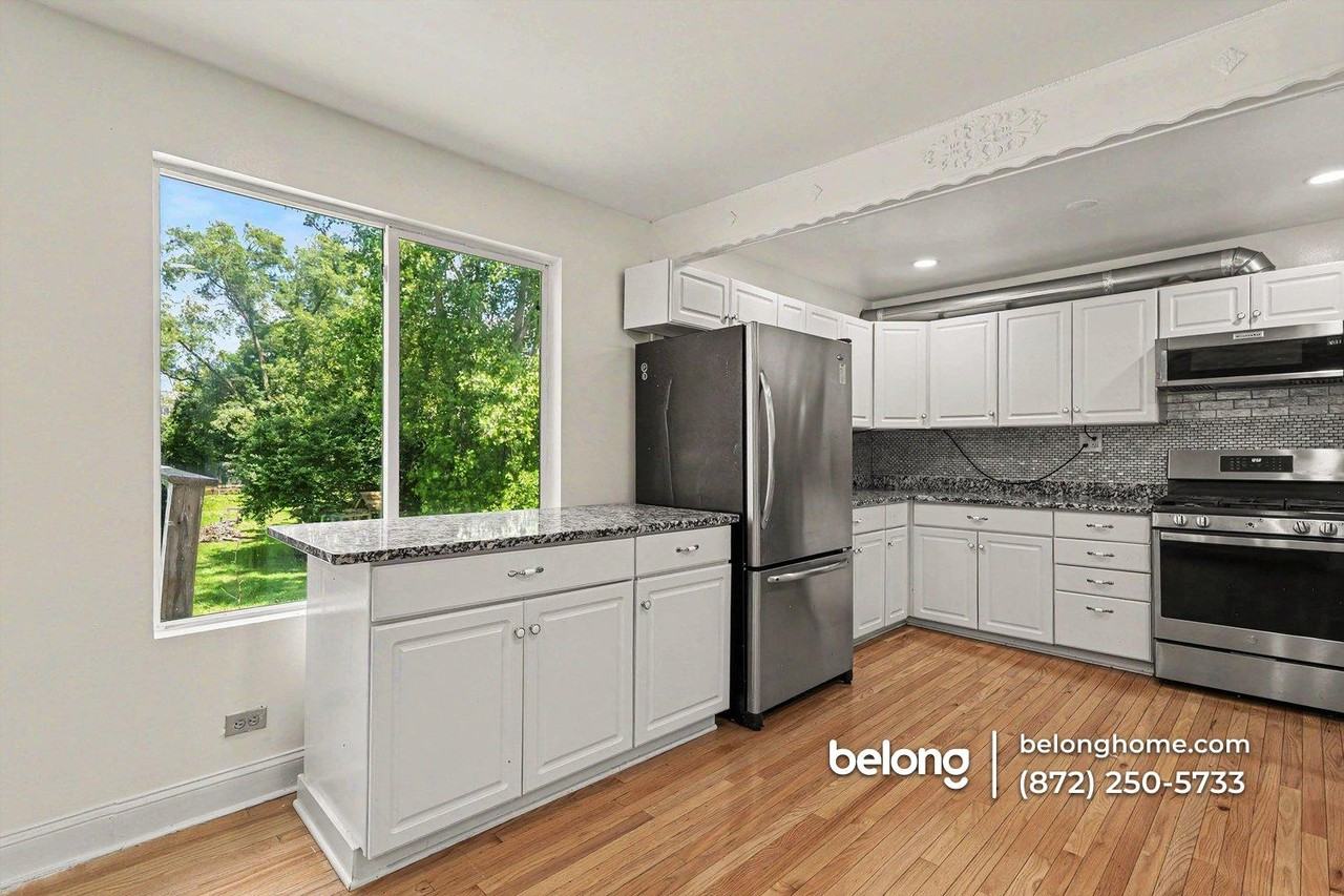 21W546 Bemis Rd - Photo 4 of 16