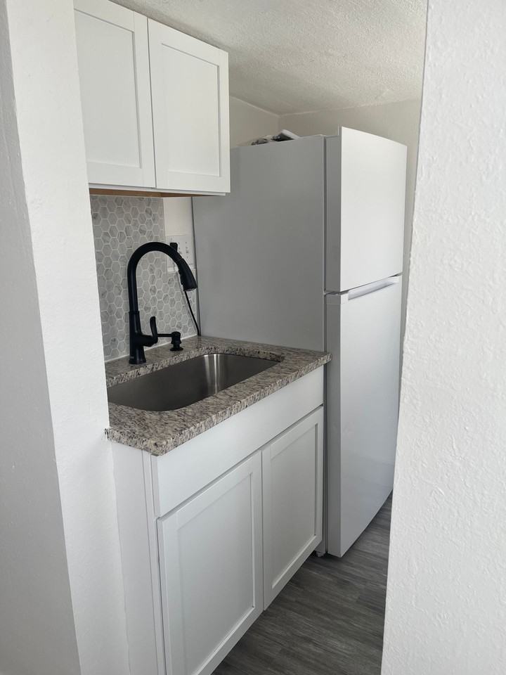 1333 22nd St. - Photo 3 of 10