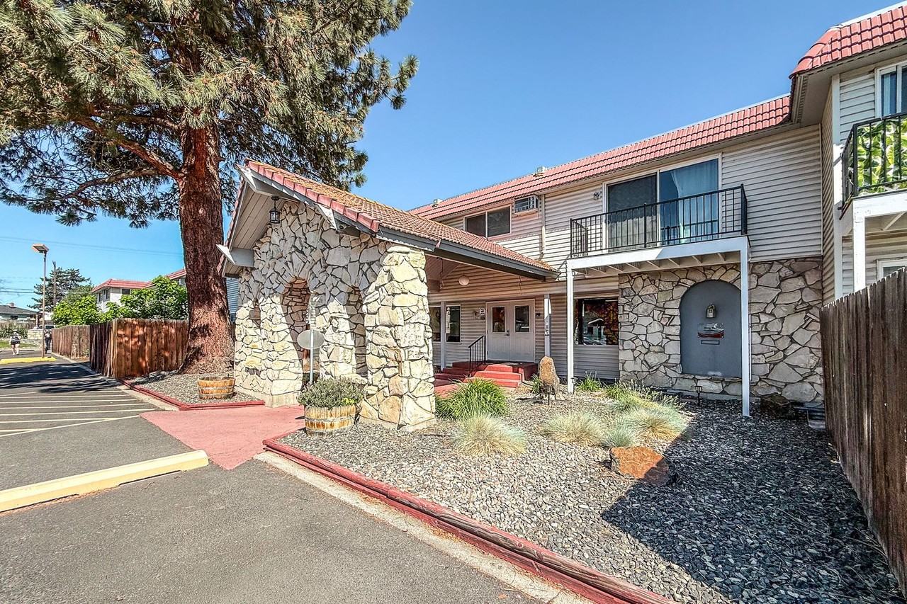 Casa Grande Apartments - Photo 2 of 9