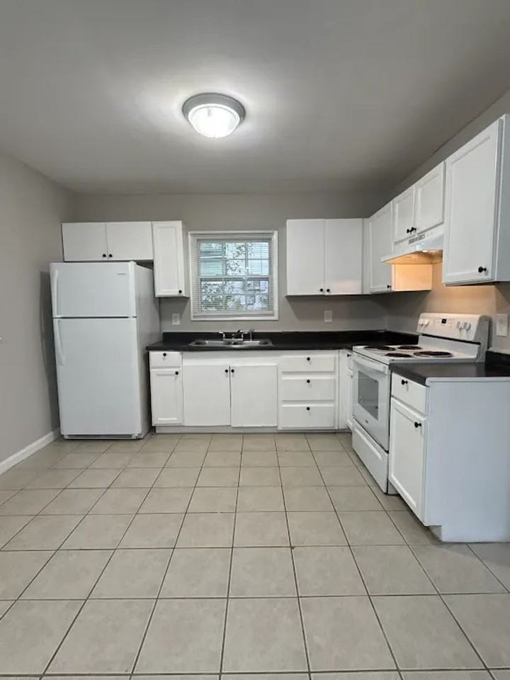 450 Forrest Ridge Dr Nw - Photo 2 of 11