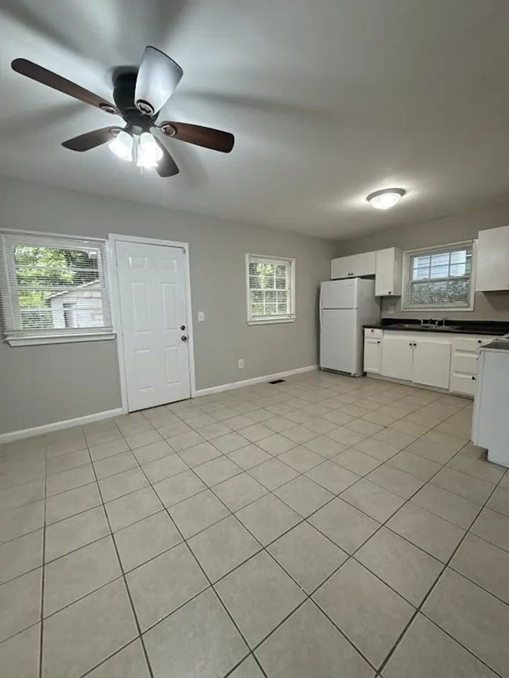 450 Forrest Ridge Dr Nw - Photo 3 of 11