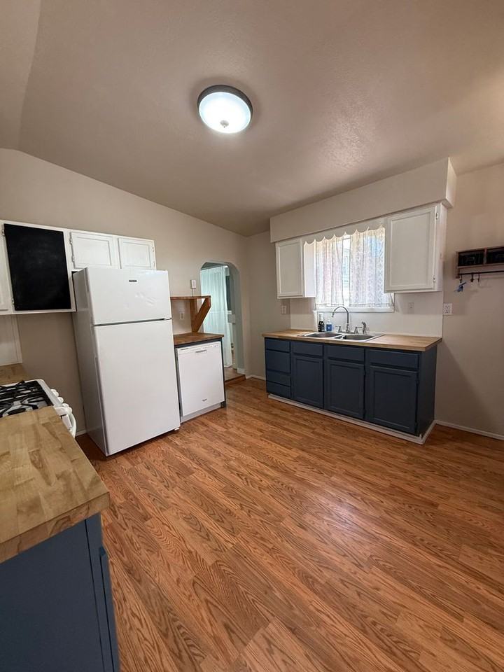1005 W Park St - Photo 4 of 19