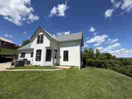 featured image of 1030 Riverview St