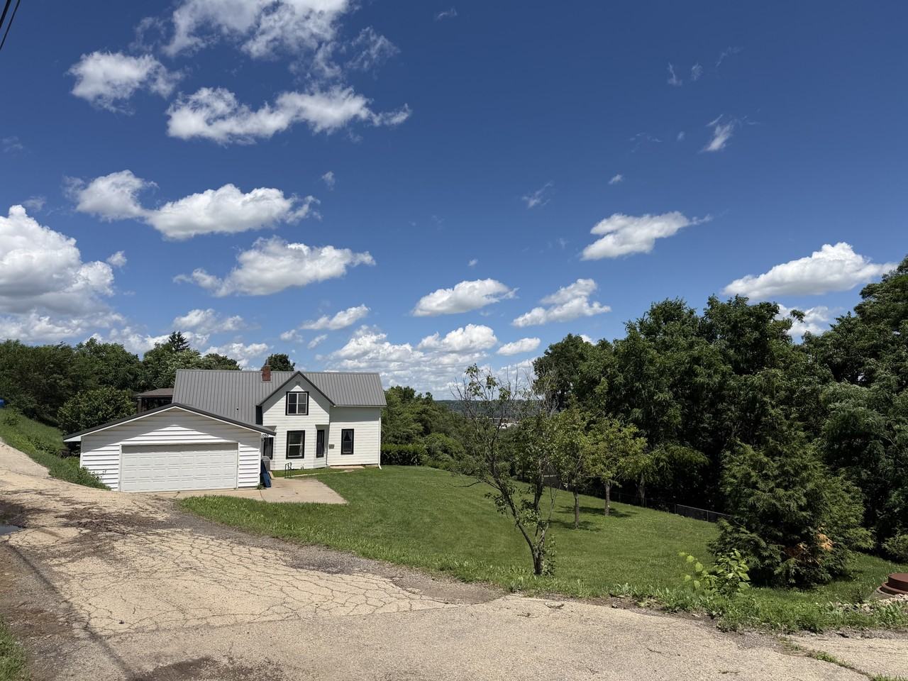 1030 Riverview St - Photo 2 of 22