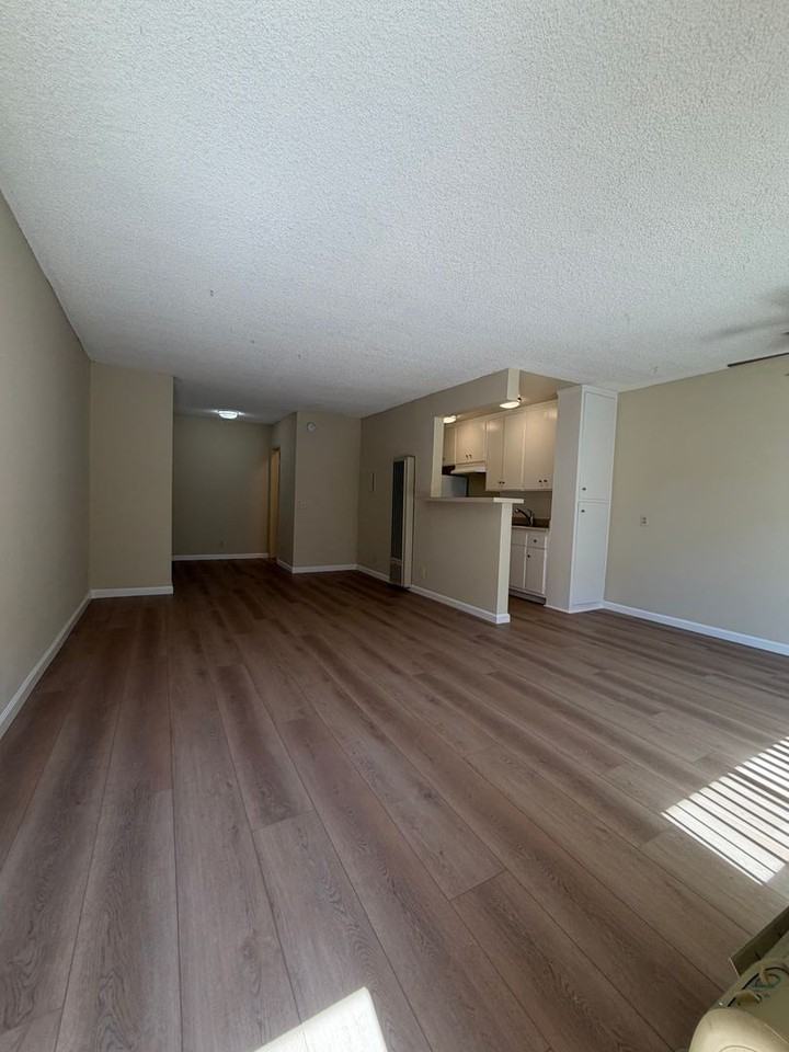 18530 Prairie St. - Photo 3 of 13