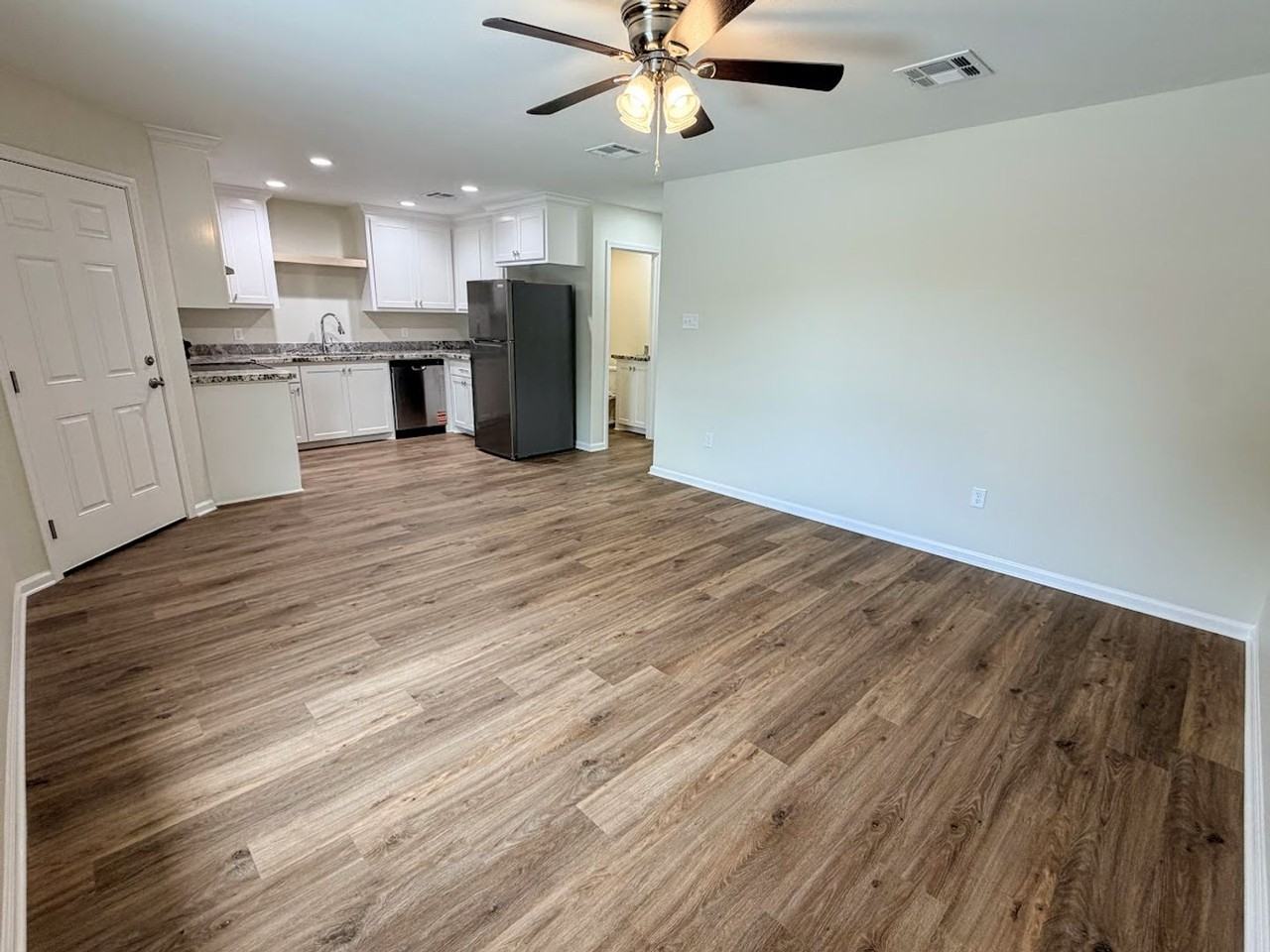 3715 Common St #D2 - Photo 3 of 17