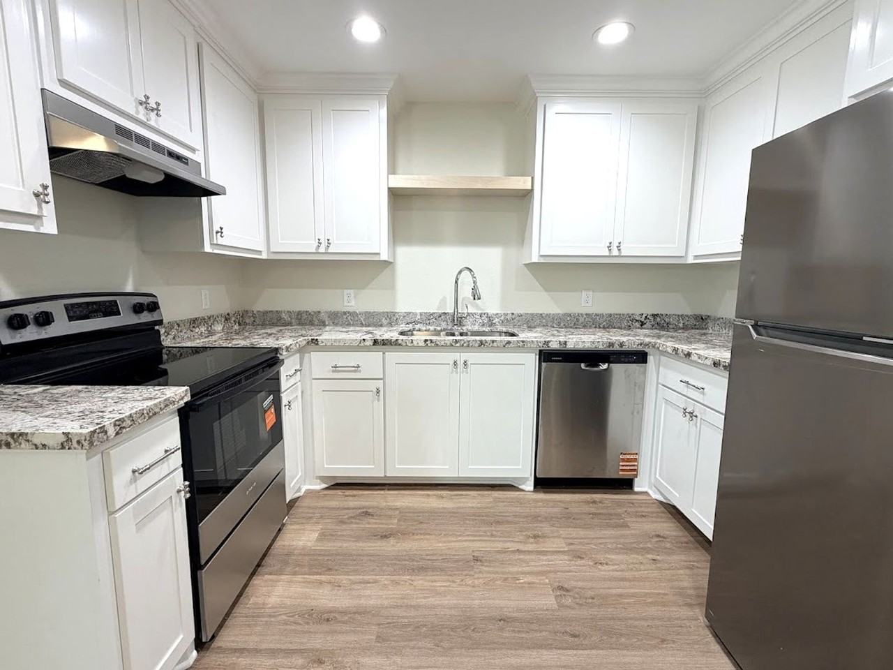 3715 Common St #D2 - Photo 5 of 17