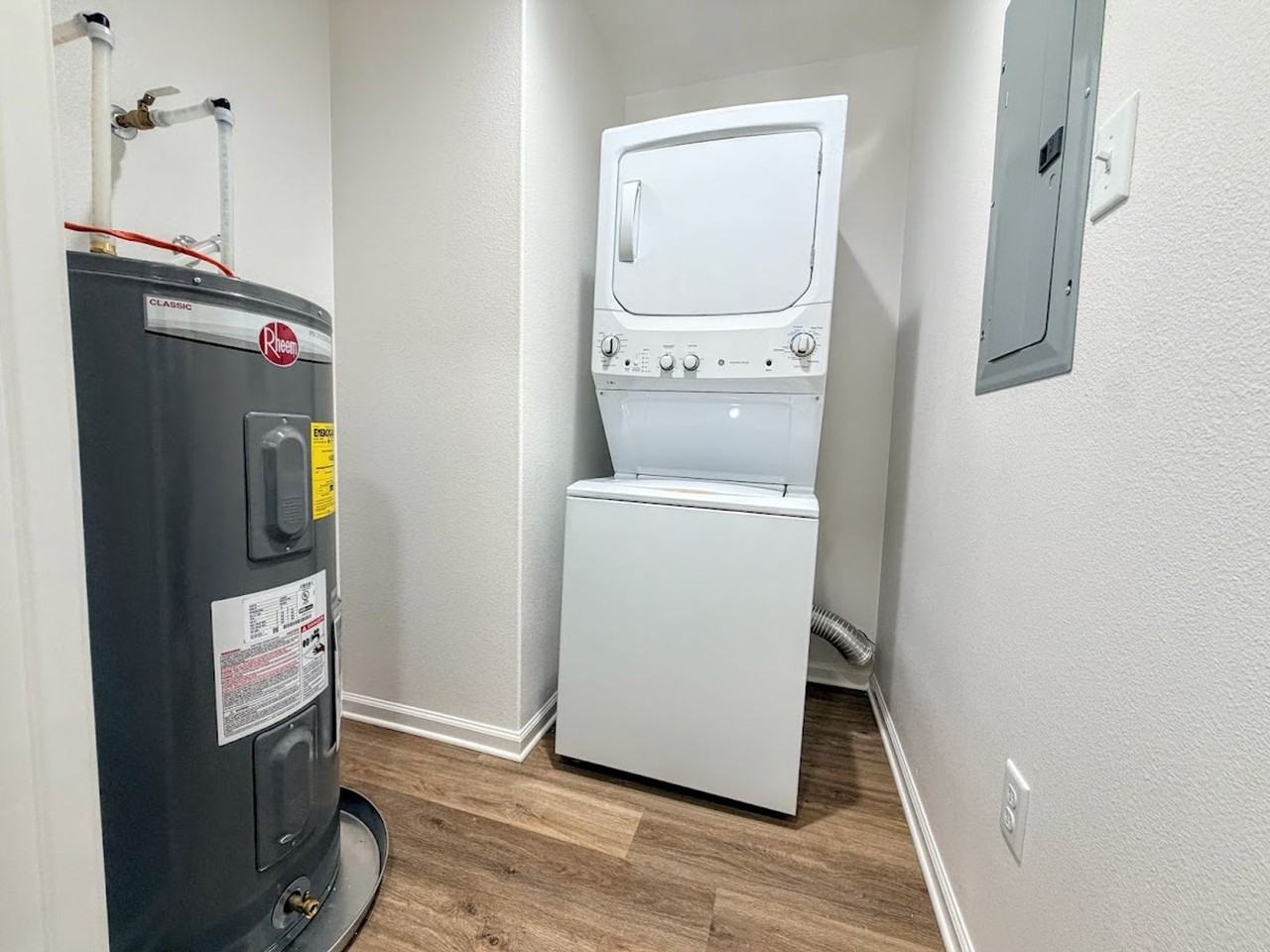3715 Common St #D2 - Photo 7 of 17