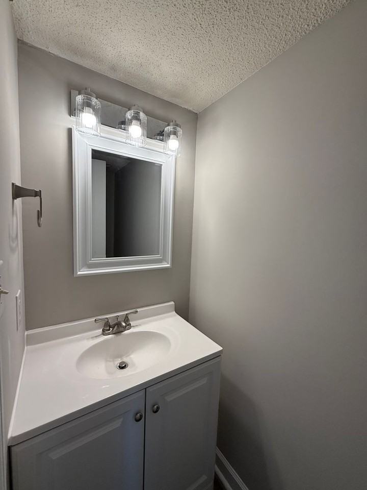 312 Rainbow Dr #2B - Photo 3 of 7