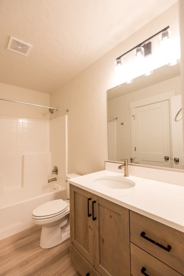 206 Ne 3rd St #1 - Photo 2 of 15