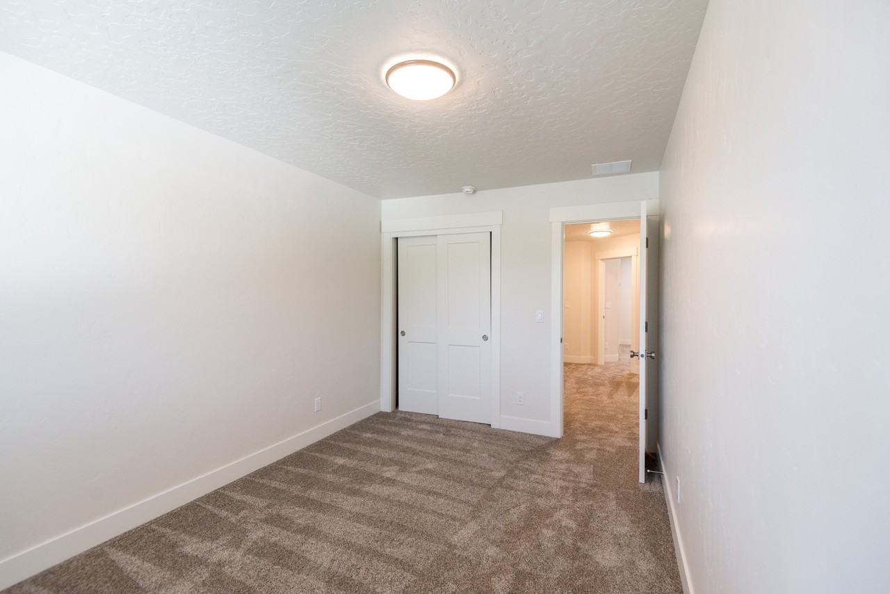 206 Ne 3rd St #1 - Photo 4 of 15