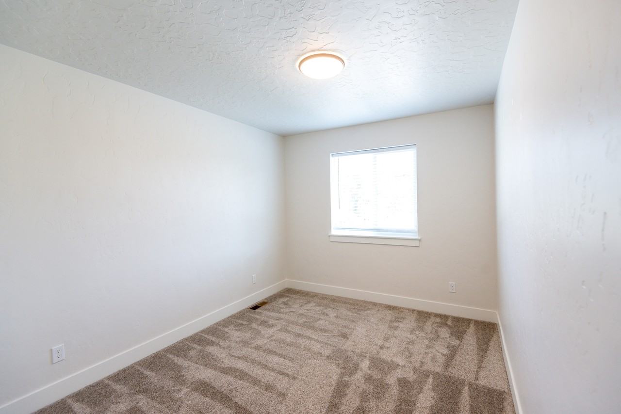 206 Ne 3rd St #1 - Photo 5 of 15