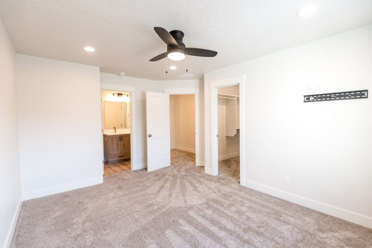 206 Ne 3rd St #1 - Photo 6 of 15