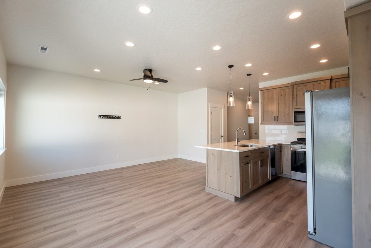 206 Ne 3rd St #1 - Photo 7 of 15