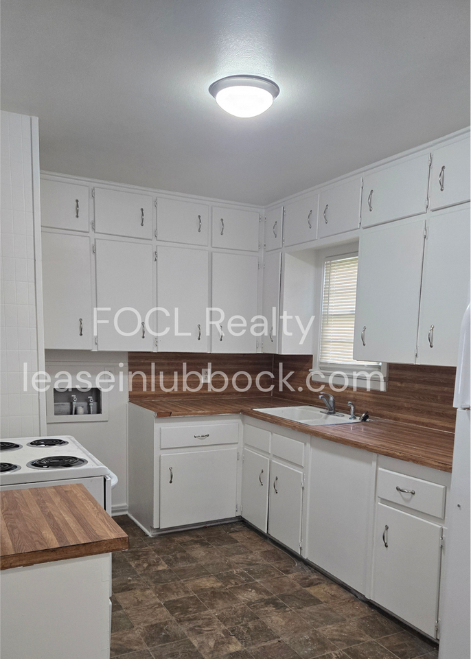 4417 43rd St - Photo 4 of 8