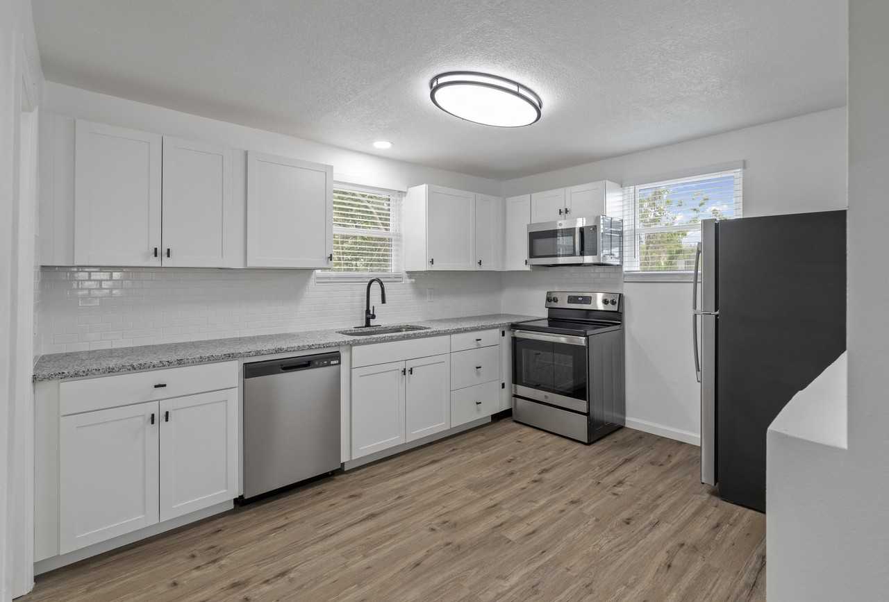 Clement Crossing Apartments - Photo 2 of 37