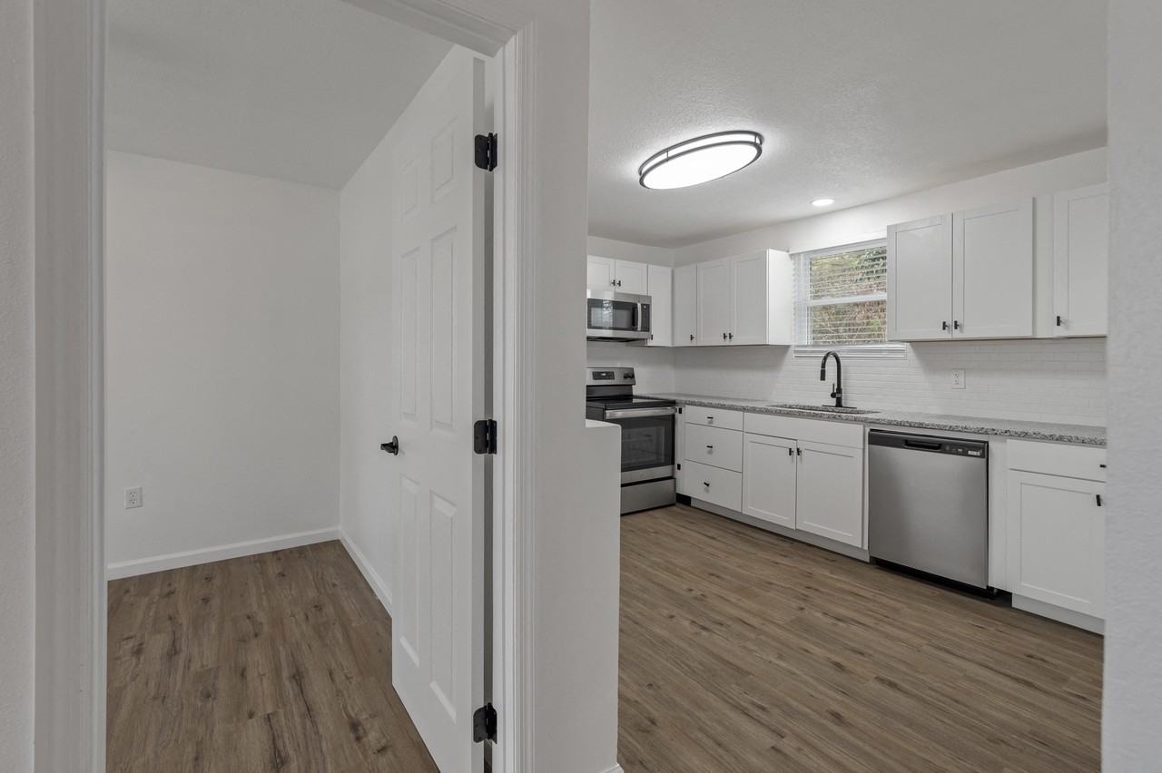 Clement Crossing Apartments - Photo 3 of 37