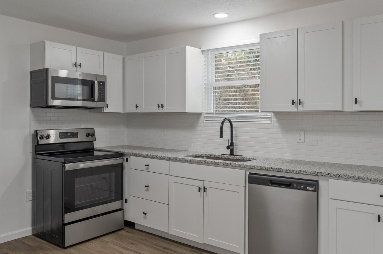 Clement Crossing Apartments - Photo 4 of 37