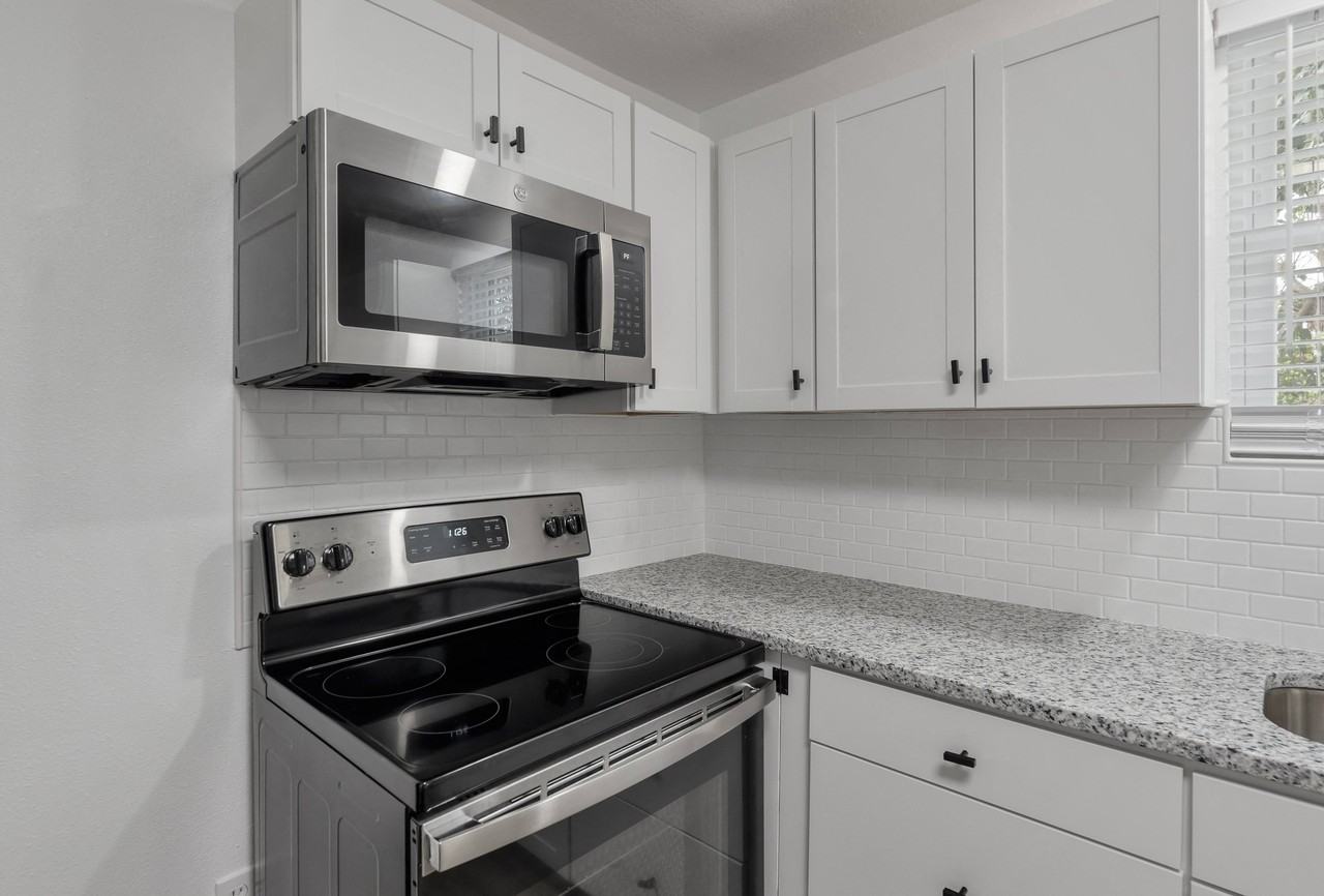 Clement Crossing Apartments - Photo 5 of 37
