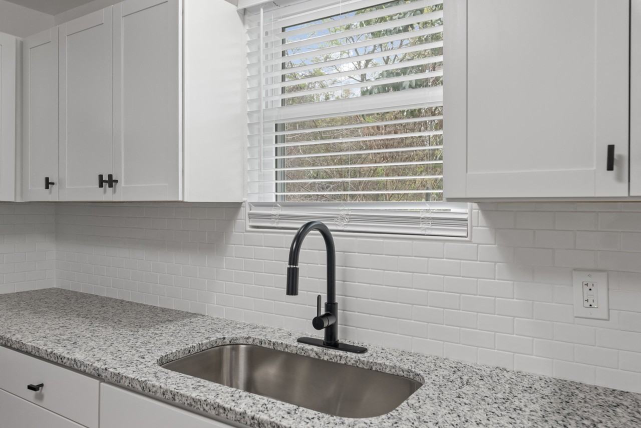 Clement Crossing Apartments - Photo 6 of 37