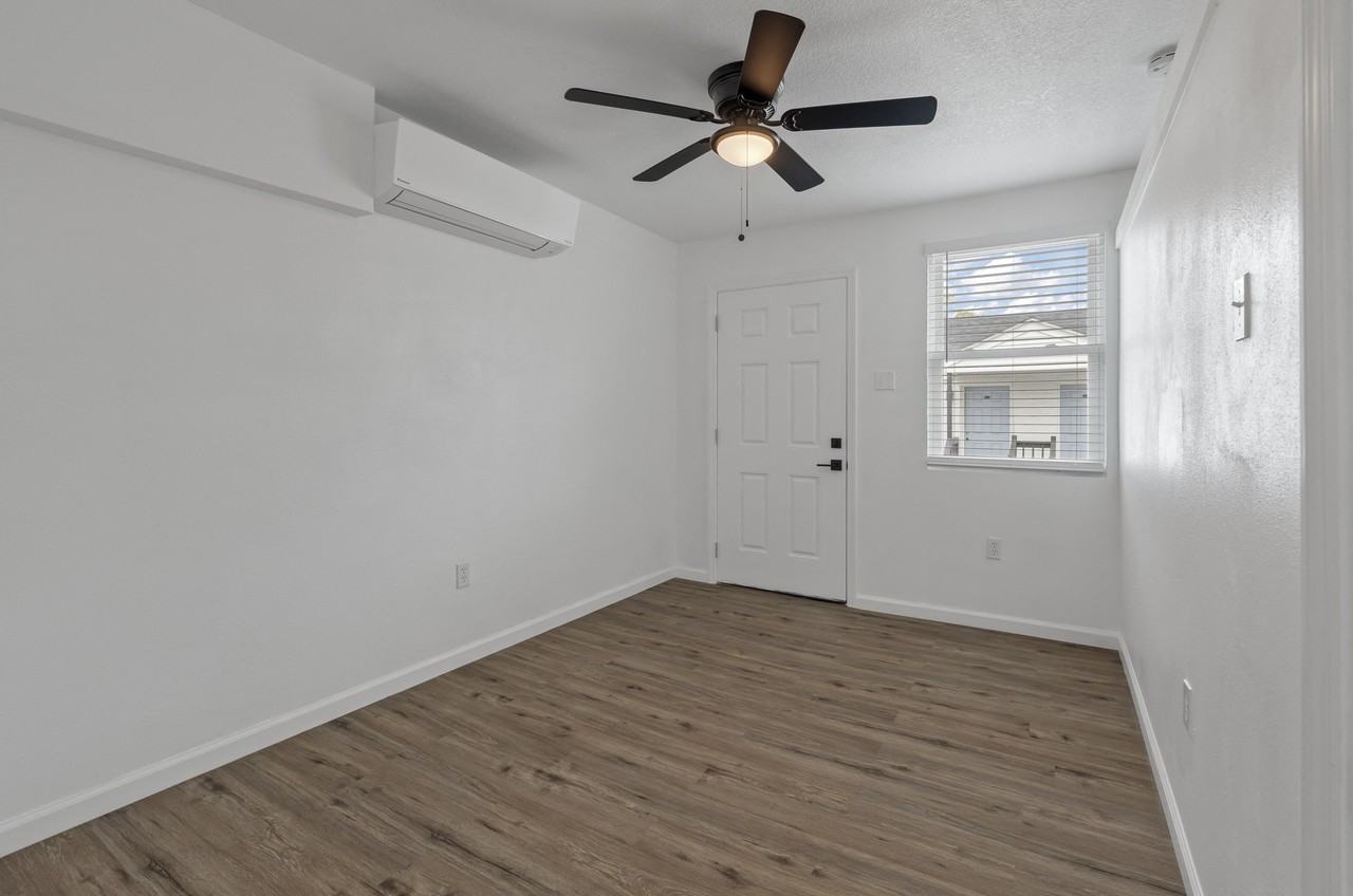 Clement Crossing Apartments - Photo 7 of 37