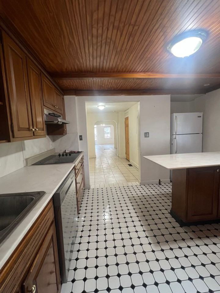 318 S 3rd St - Photo 6 of 15