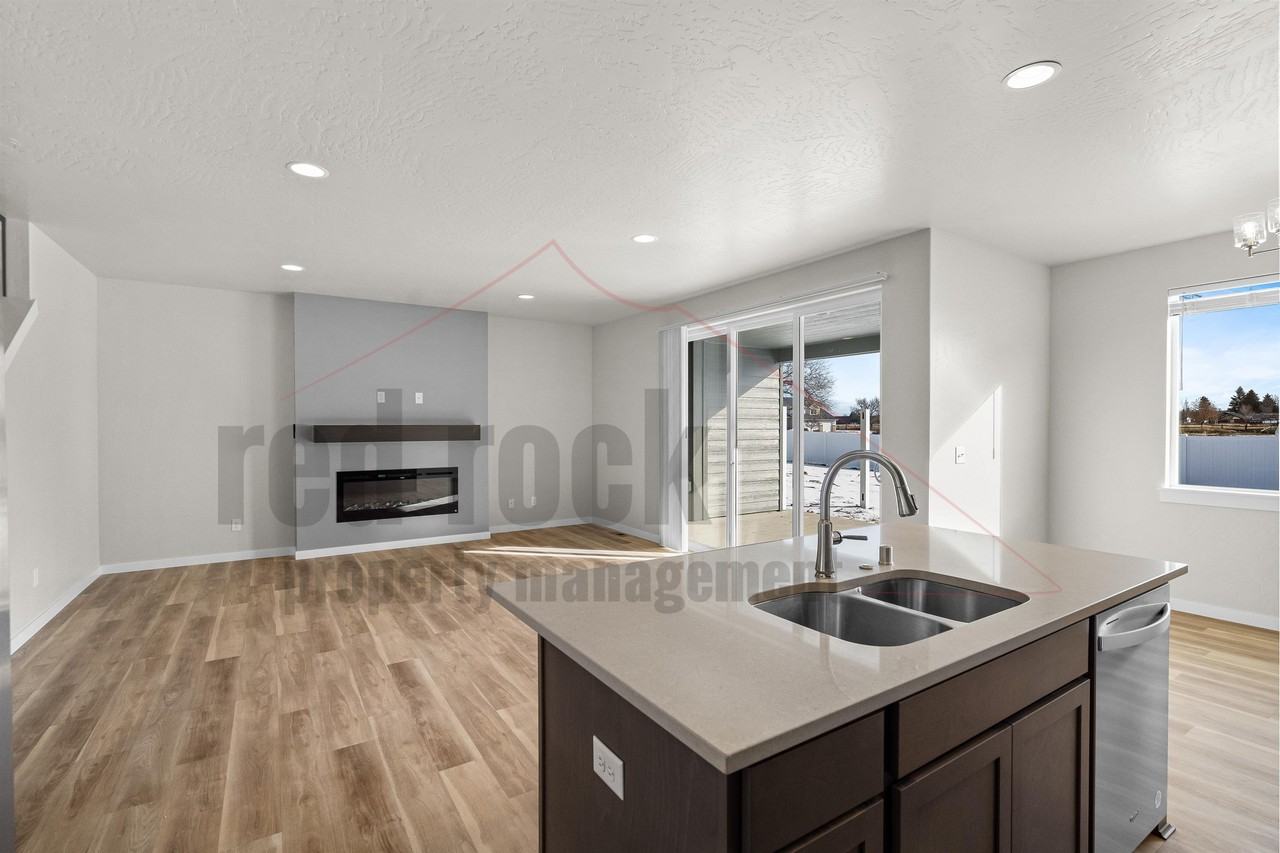 1228 N Tschirley Rd #1 - Photo 5 of 32