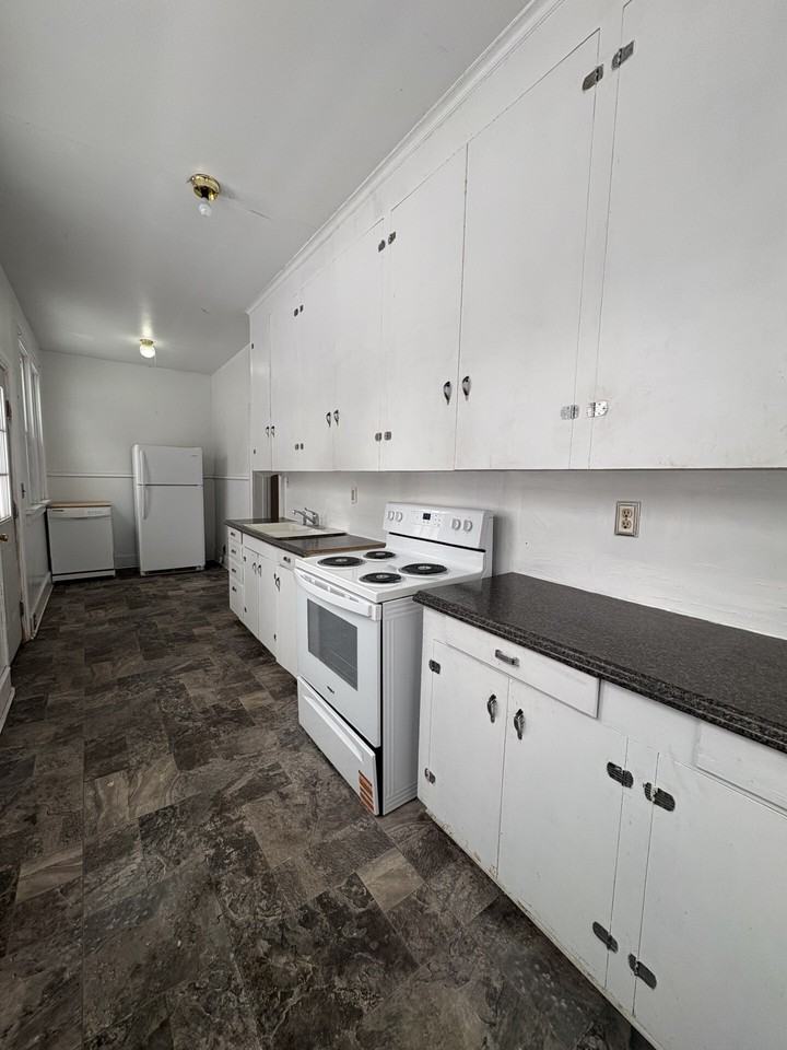 1119 College Ave - Photo 2 of 18