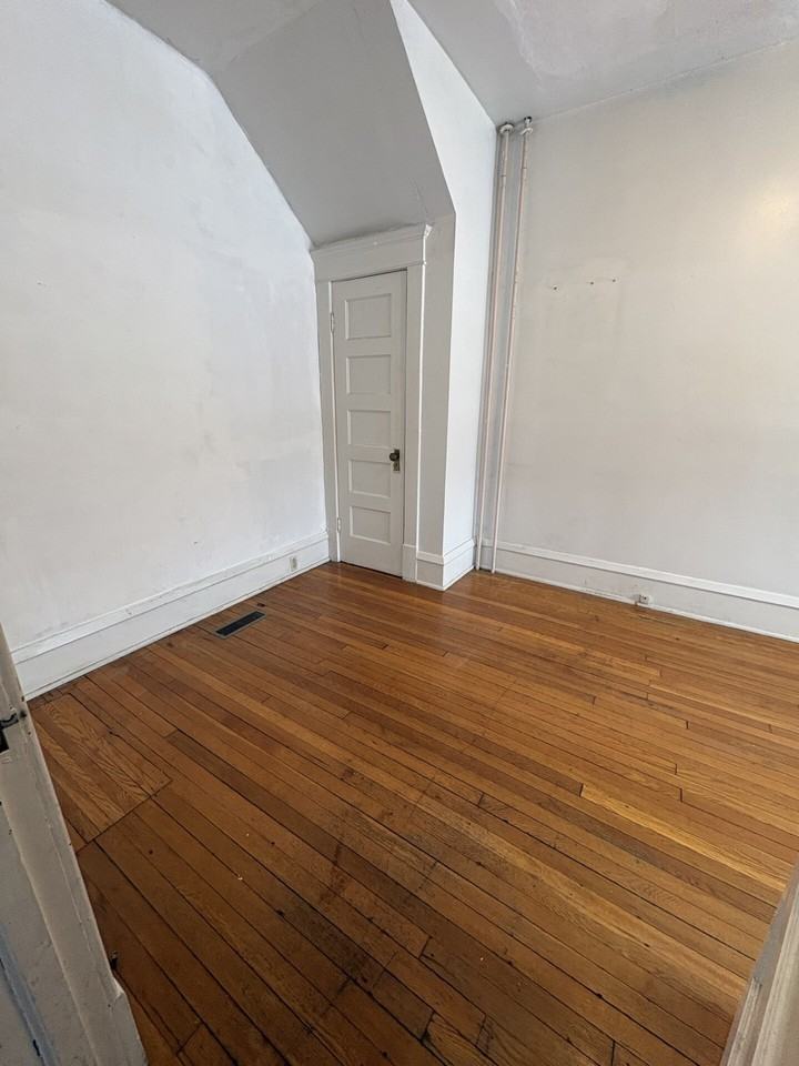 1119 College Ave - Photo 7 of 18