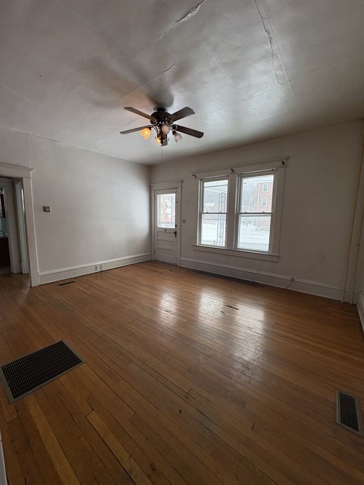 1119 College Ave - Photo 6 of 18