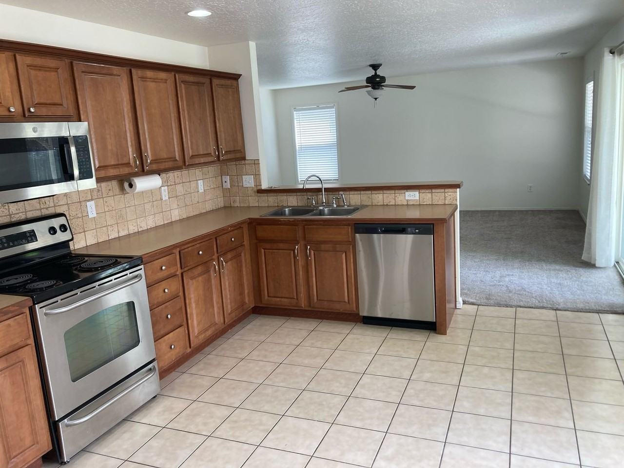 14103 Pearl Pointe Dr - Photo 3 of 46