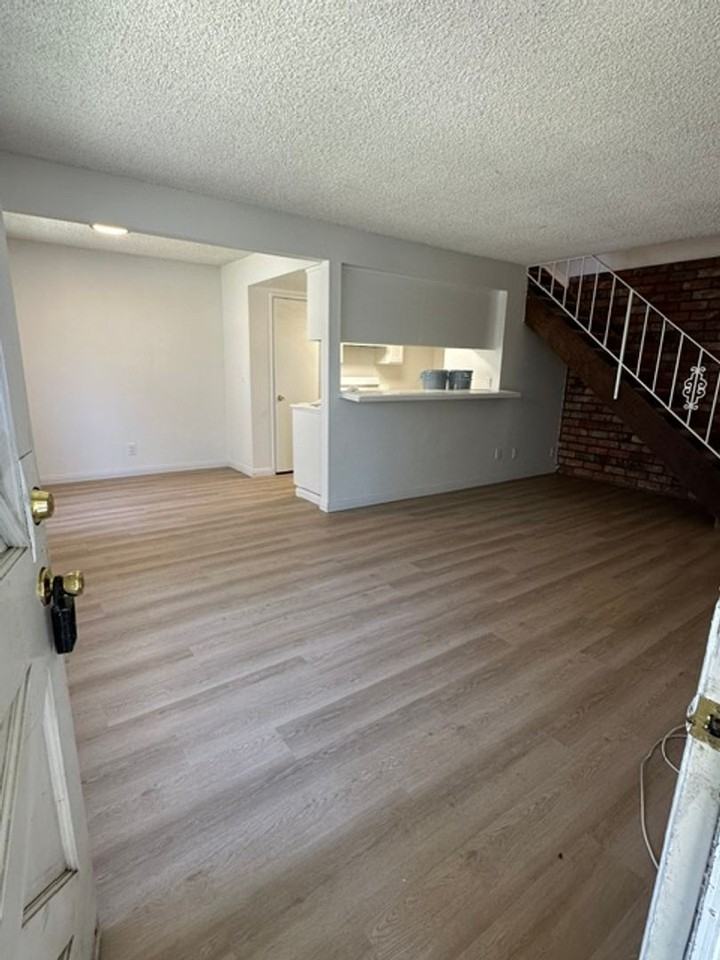 2566 Anchor Ave - Photo 2 of 6