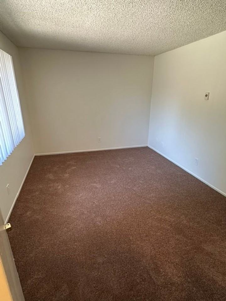 2566 Anchor Ave - Photo 4 of 6