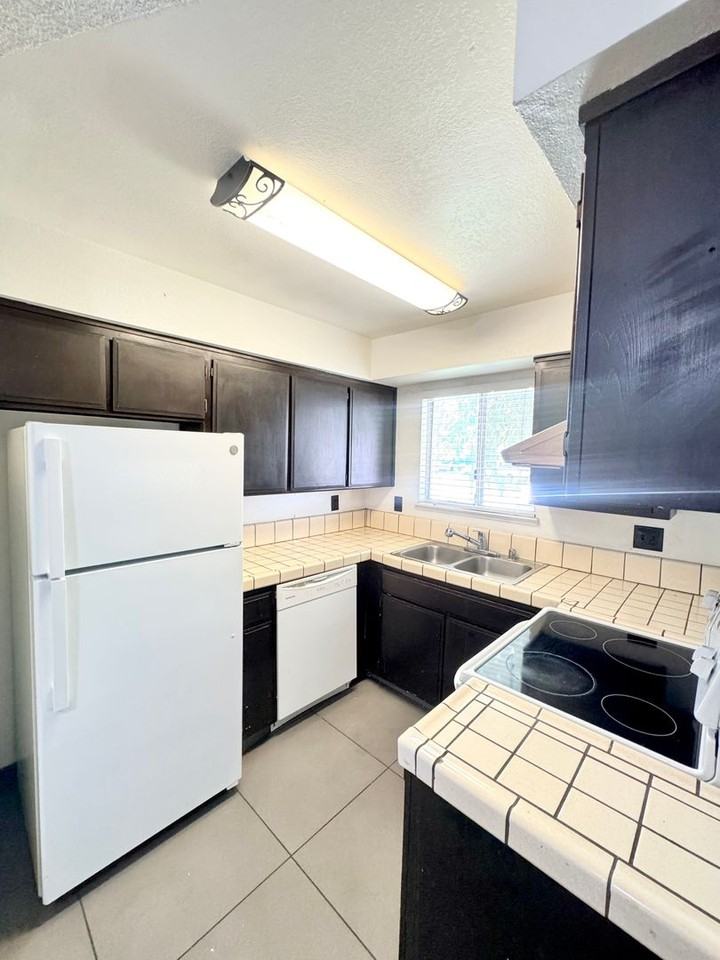 4701 Beechwood St - Photo 5 of 14