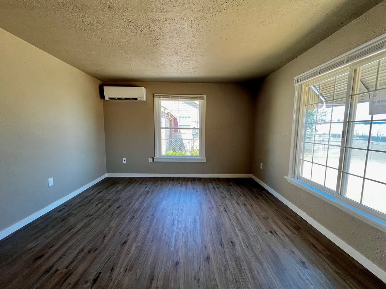 1510 Voelker Ave - Photo 3 of 16