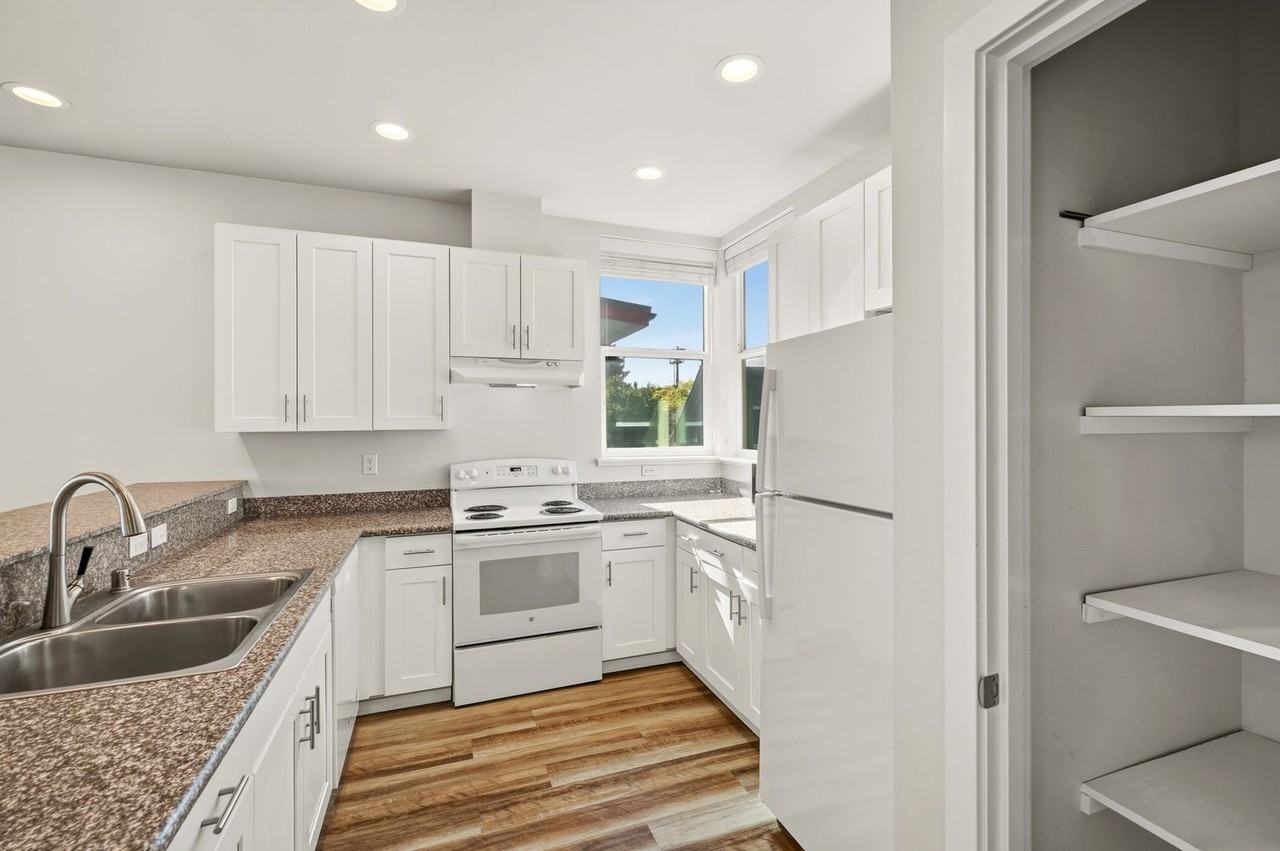 62AVE 62nd Ave Townhomes - Photo 5 of 35