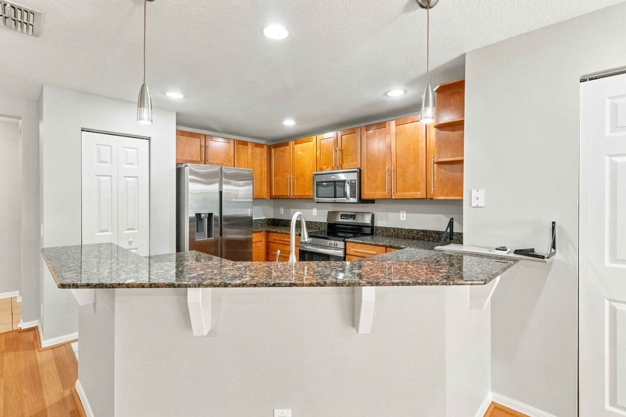 2947 Royal Tuscan Ln - Photo 4 of 33