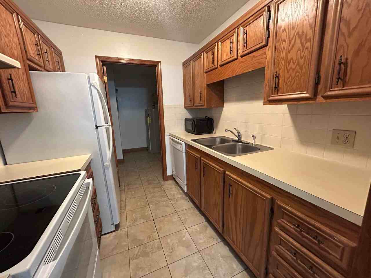 316 Windsor Manor Way Unit A - Photo 2 of 10