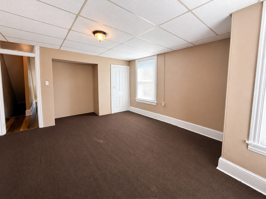 1213 Powell St - Photo 2 of 16