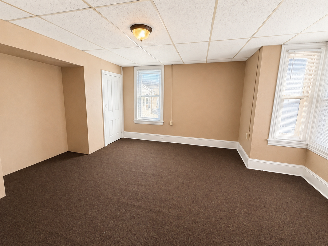 1213 Powell St - Photo 3 of 16