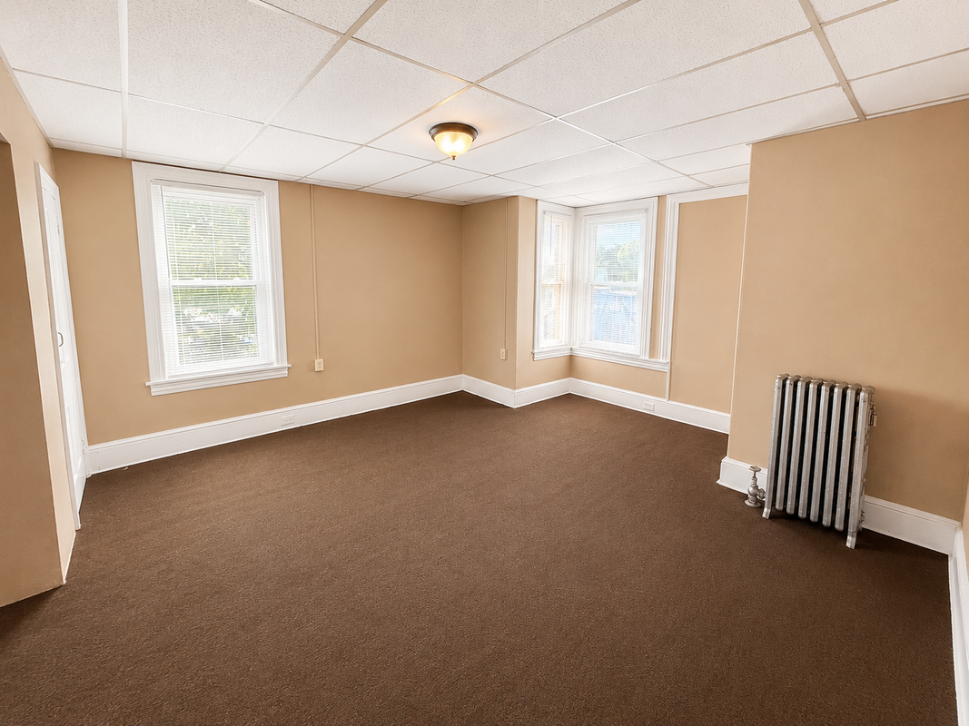 1213 Powell St - Photo 4 of 16
