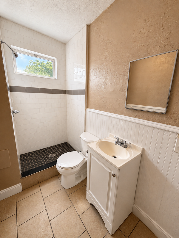 1213 Powell St - Photo 6 of 16