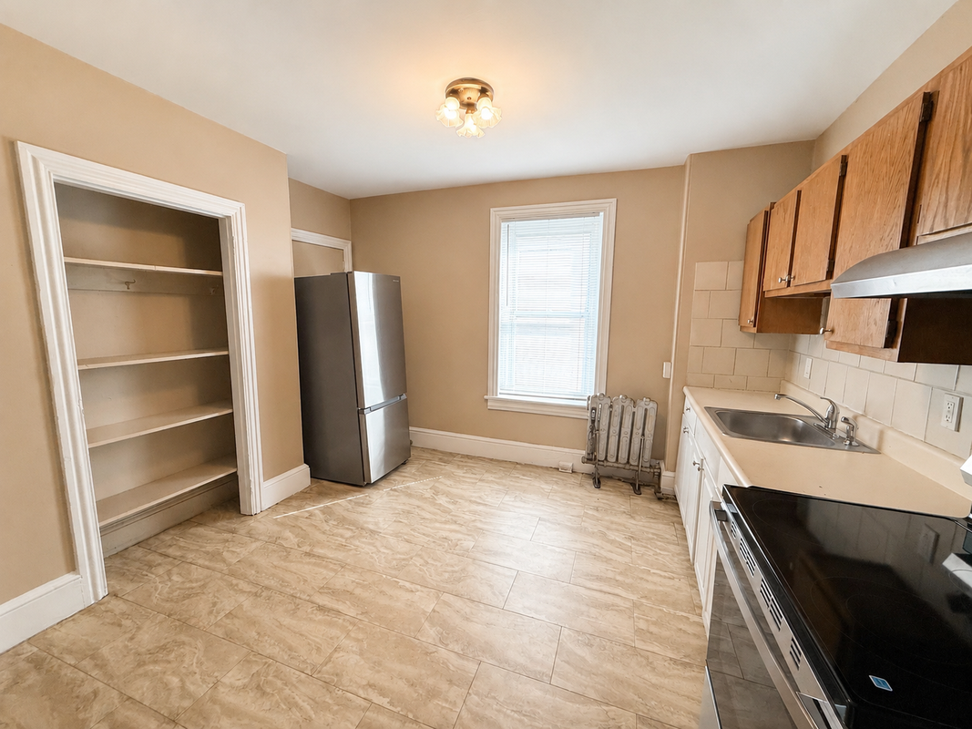 1213 Powell St - Photo 7 of 16