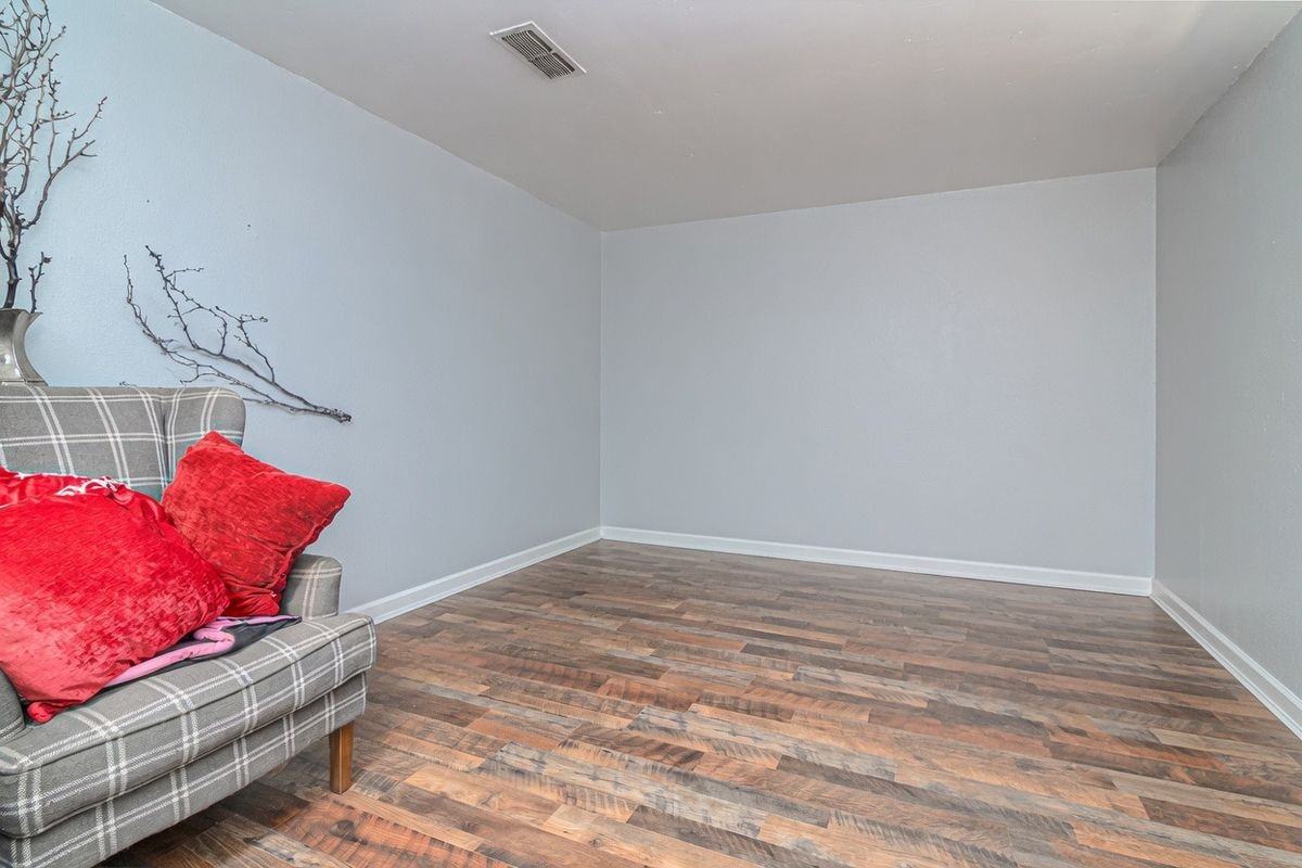 2912 Northtown Pl - Photo 2 of 11
