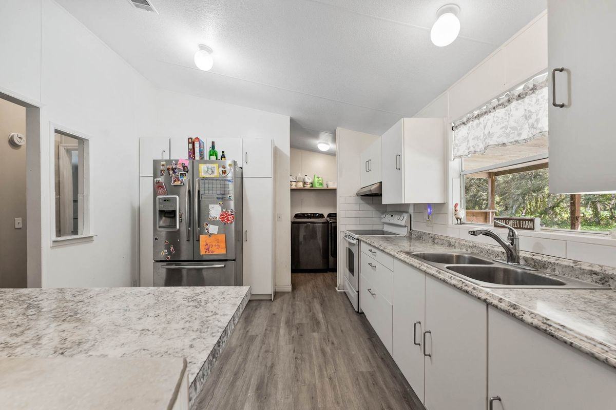 261 S 5th St - Photo 4 of 10