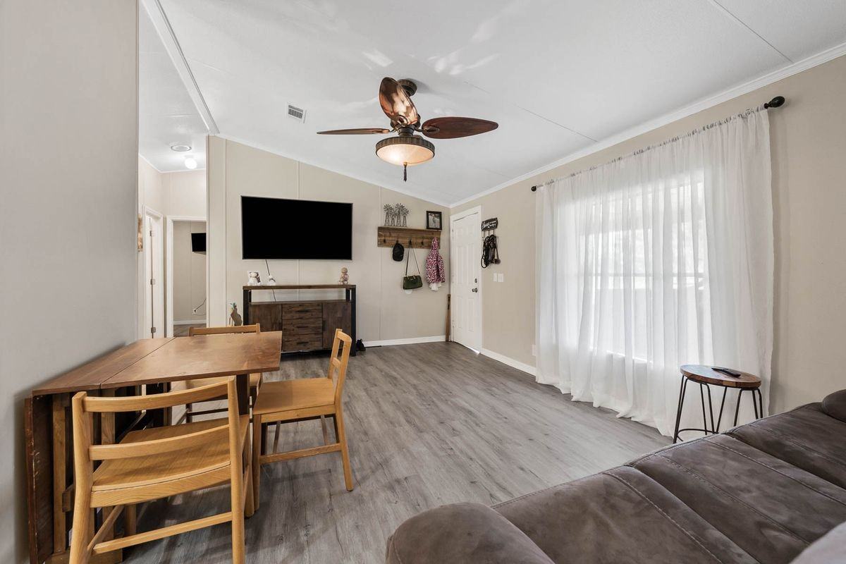 261 S 5th St - Photo 6 of 10
